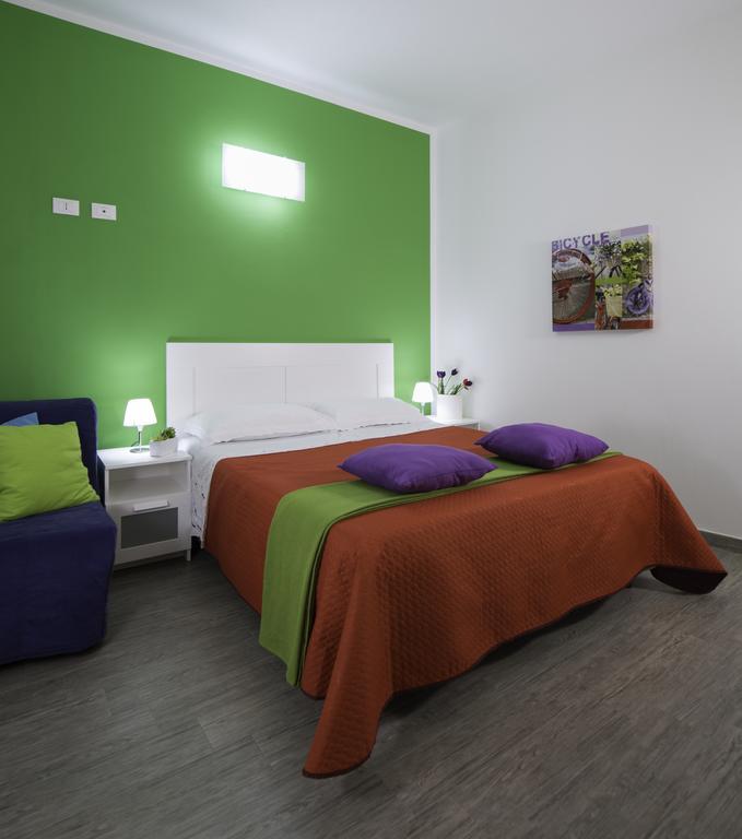 Airport Home & Bringo Car Rental Carini Room photo