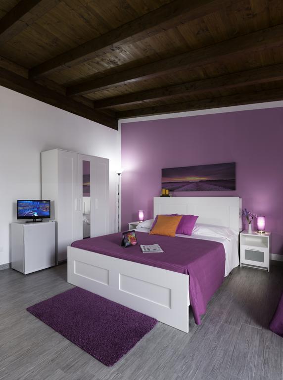Airport Home & Bringo Car Rental Carini Room photo